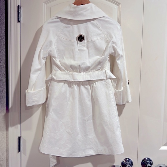 White coat with belt and gold buttons - Picture 2 of 4